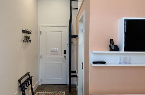 Beverly Hotel | The Cabot Lodge