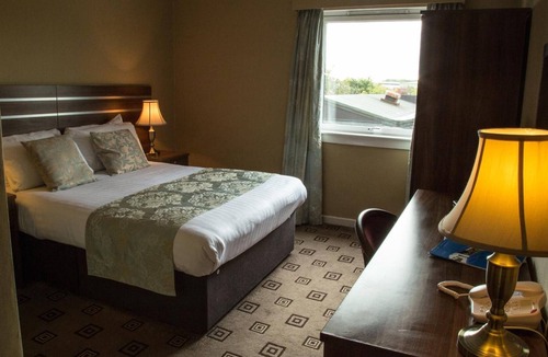 Bathgate Hotel | The Cairn Hotel