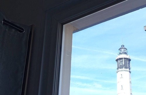 Calais City Center Apartment | The Calais Beacon | Premium apt 2 min walk to the sea