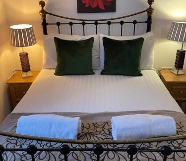 Aberystwyth House | The Calf Suite