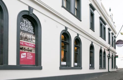 Warrnambool Hostel | The Cally Hotel