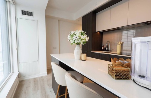 Downtown Mississauga Condo | The Calm House | 5 mins Walk to Square One Mall