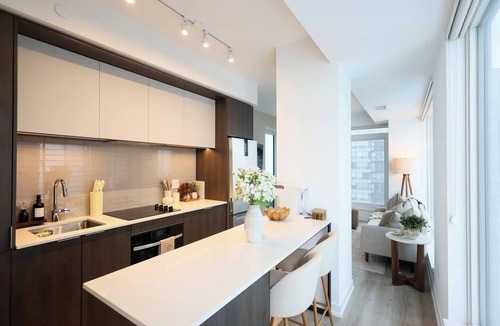 Downtown Mississauga Condo | The Calm House | 5 mins Walk to Square One Mall