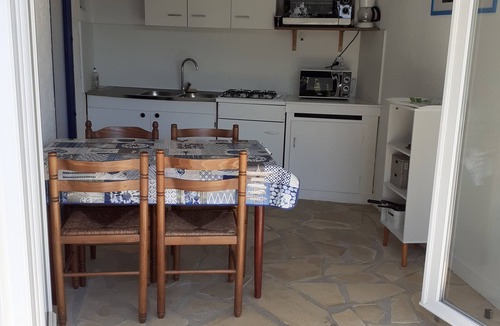 Dirinon House | The calm of the countryside near the sea-PROMS/e/March to June &Sept to Dec