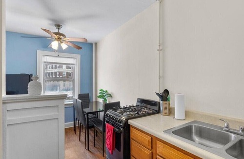 Country Club Plaza Area Apartment | The Calm Suite*Walk to Plaza*Free Parking Space