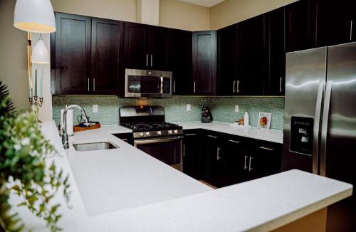 East Cambridge Apartment | The Cambridge Haven Luxury 2BR FIFA Fan Zone Charles river MIT Kendall Sq