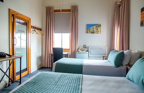 Te Aro Hostel | The Cambridge Hotel & Backpackers