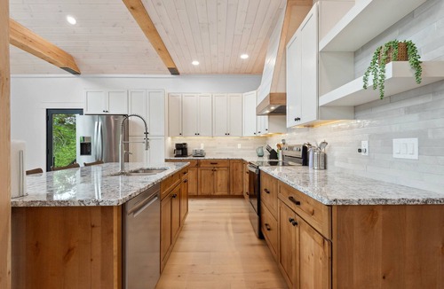 Rangeley House | The Camp on Cottage | Pet Friendly | Air Conditioning