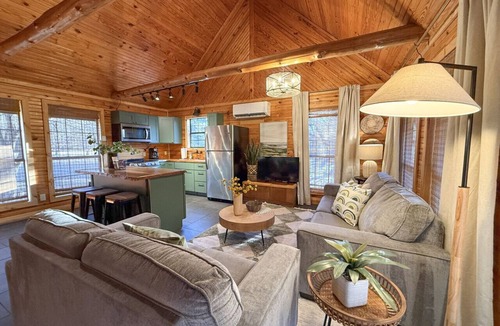 Boswell Cabin | The Camphouse ~ ON Livingston Creek