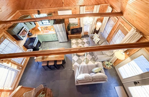 Boswell Cabin | The Camphouse ~ ON Livingston Creek