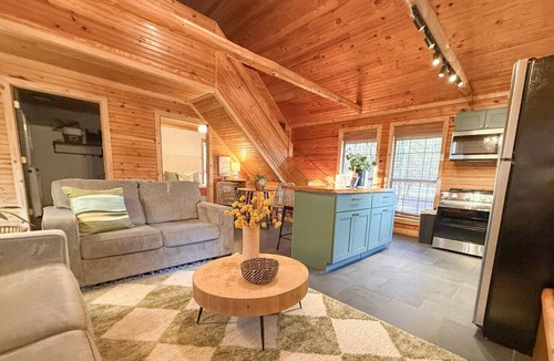 Boswell Cabin | The Camphouse ~ ON Livingston Creek