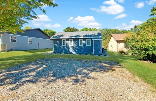 Wahpeton Villa | The Canal Cottage off West Lake Okoboji