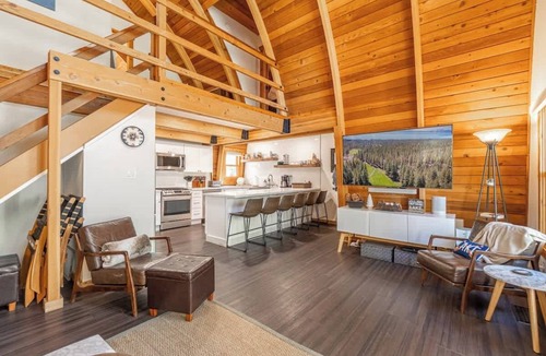 Incline Village Cabin | The Canoe Cabin