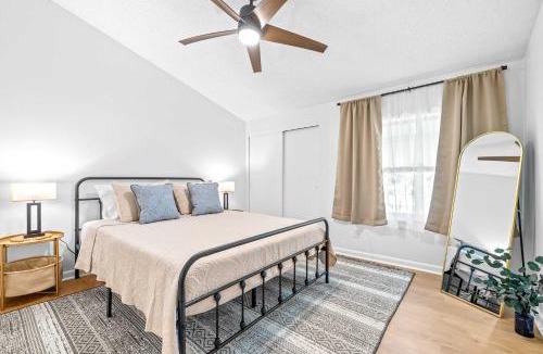 Fairoaks Manhattan Manor House | The Capri Villa - Stay for 6