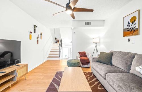 Fairoaks Manhattan Manor House | The Capri Villa - Stay for 6