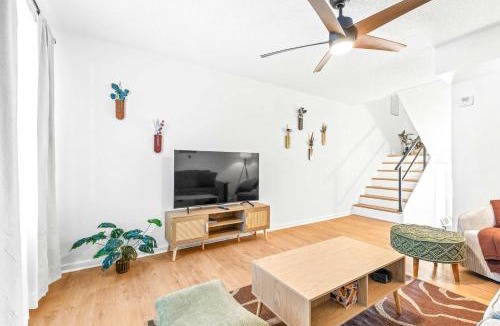 Fairoaks Manhattan Manor House | The Capri Villa - Stay for 6