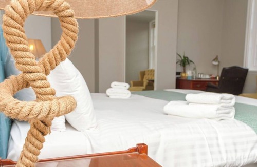 Munster Hotel | The Captain Cook Hotel