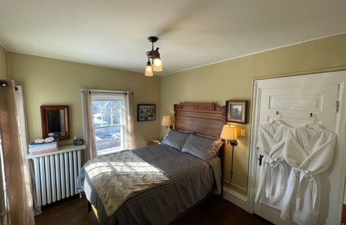 Midland Bed & Breakfast | The Captain's House bed & breakfast