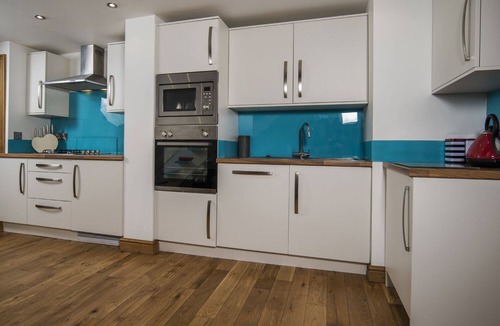 Borth-y-Gest Cottage | The Captain's Penthouse