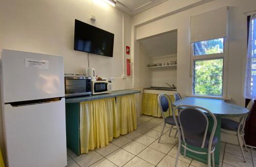 Arcadia Apartment | The Captains Manor on Cook 9