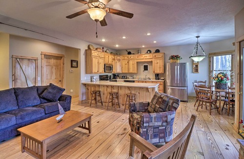 Rogers Cottage | The Captains Quarters in Rogers w/Covered Porch!
