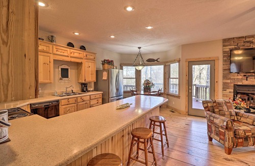 Rogers Cottage | The Captains Quarters in Rogers w/Covered Porch!
