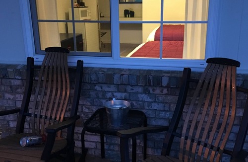 Maggie Valley Hotel | The Cardinal Inn