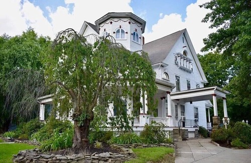 Towanda Bed & Breakfast | The Caren at Victorian Charm Inn