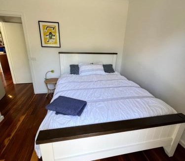 Main Ridge House | The Caretakers Cottage