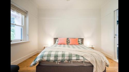 Main Ridge House | The Caretakers Cottage