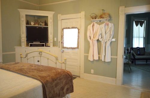 Bonham Bed & Breakfast | The Carleton House