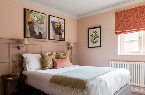 Burghclere Hotel | The Carnarvon Arms