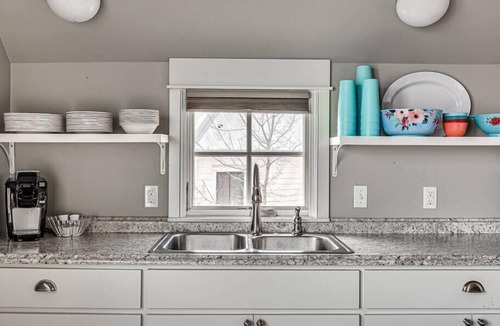 Carlton Landing Apartment | The Carriage House | Stylish Apartment