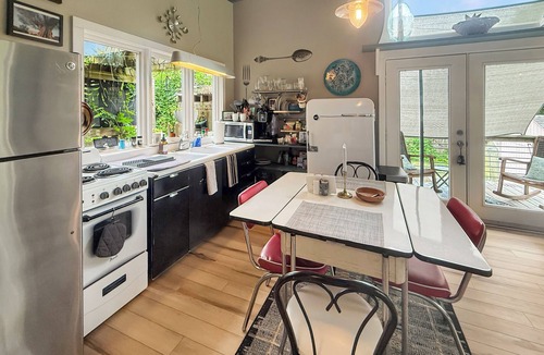 Princess Place Apartment | The Carriage House at Princess Place