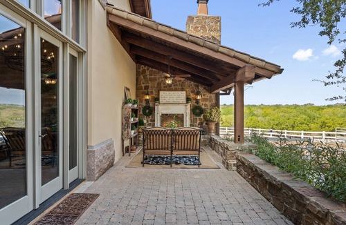 Spicewood House | The Carriage house, Gated Equestrian Ranch