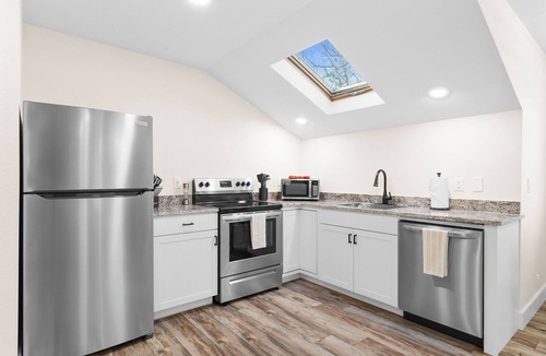 Branson Apartment | THE CARRIAGE HOUSE - Private Hot Tub and Fire Pit