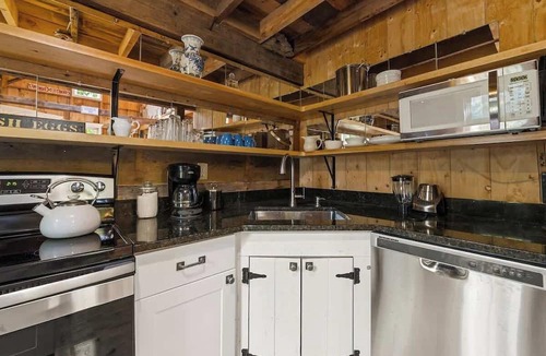 Hancock Apartment | The Carriage House! S