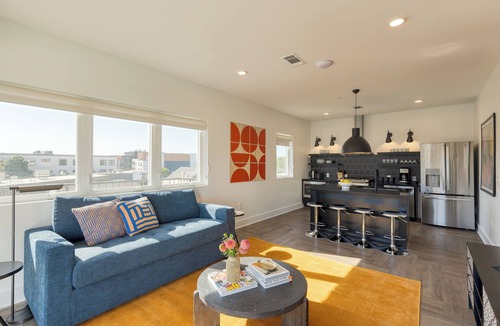 Historic Edgefield House | The Carter Buyout - 2 Units by AvantStay | Group Stays, Sleeps 24