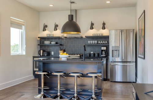 Historic Edgefield House | The Carter Buyout - 2 Units by AvantStay | Group Stays, Sleeps 24
