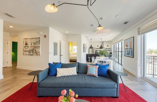 Historic Edgefield House | The Carter by AvantStay | 4th Floor, Sleeps 48