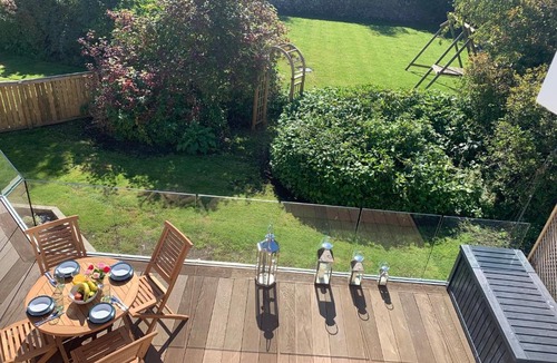 Cupar House | The Carthouse (Luxury 2 bed with private hot tub)