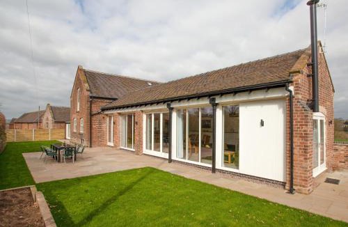 Eccleshall House | The Cartshed