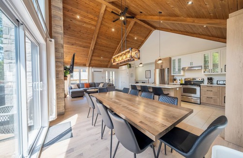 Saint-Philemon Ski Chalet | The Casino Royal-Spa with a pool/poker table