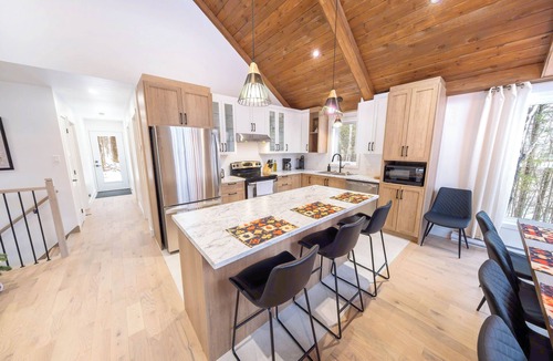 Saint-Philemon Ski Chalet | The Casino Royal-Spa with a pool/poker table