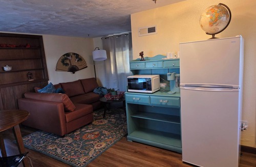 Knoxville House | The Casita - Cozy Guesthouse in Tranquil Knoxville Neighborhood