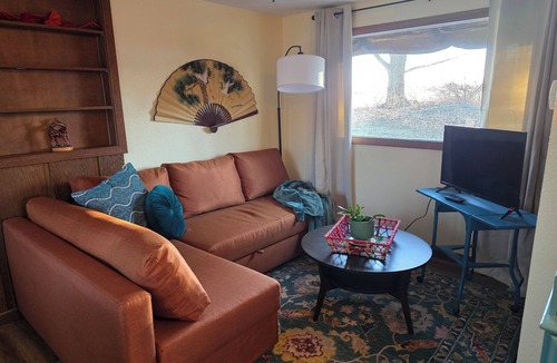 Knoxville House | The Casita - Cozy Guesthouse in Tranquil Knoxville Neighborhood