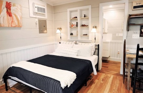 Brenham House | The Casita