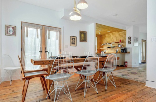 Livingston Manor House | The Cast House - Walkable & Modern