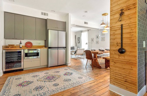 Livingston Manor House | The Cast House - Walkable & Modern