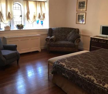 Ringwood Bed & Breakfast | The Castle at Skylands Manor